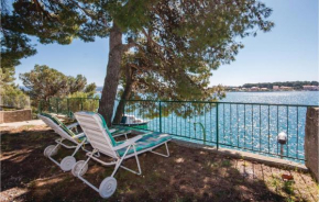 Cozy Apartment In Brodarica With House Sea View
